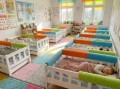 Ochraniacze piankowe na barierki w sali odpoczynku przedszkola